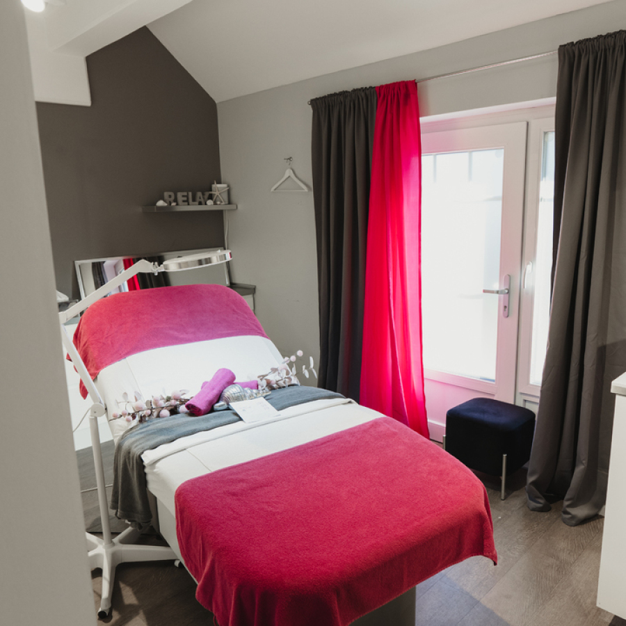Kabine 1, Kosmetikbehandlungen, Massage...