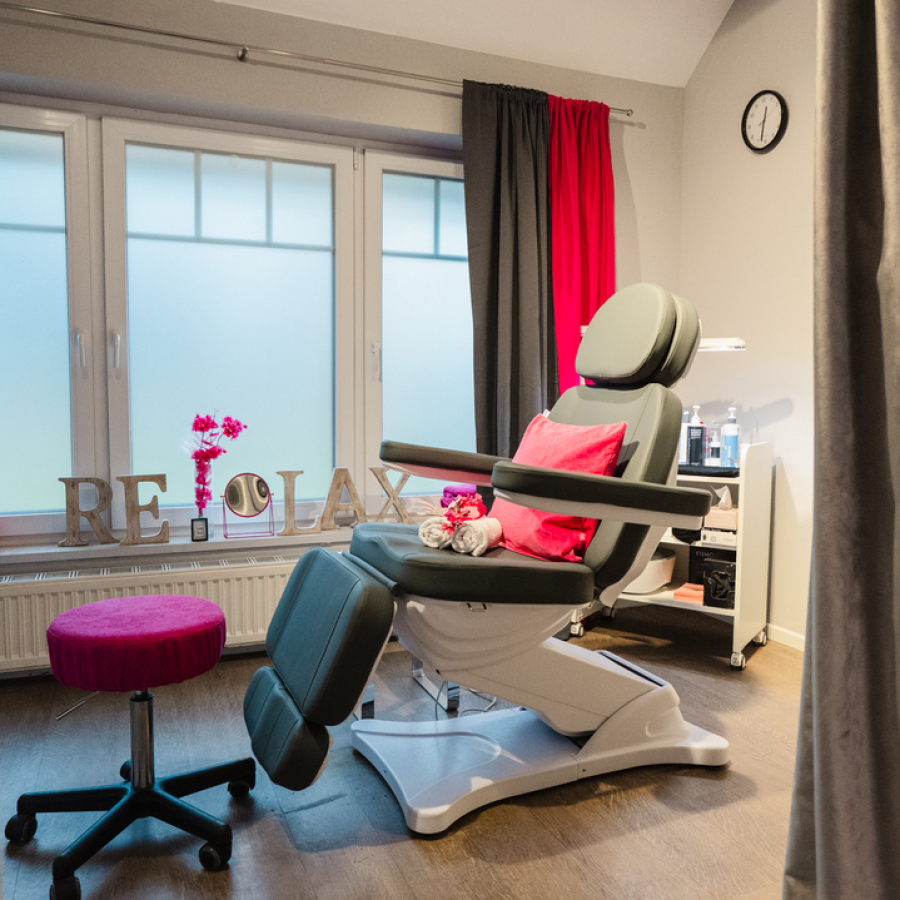 Kabine 1, Kosmetikbehandlungen, Massage...